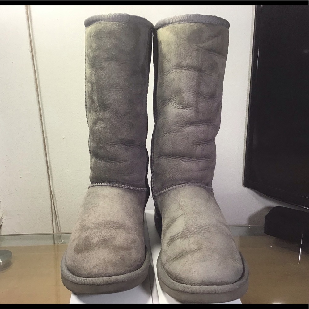Beautiful UGG 5815 Women  Grey Classic Tall Boots.